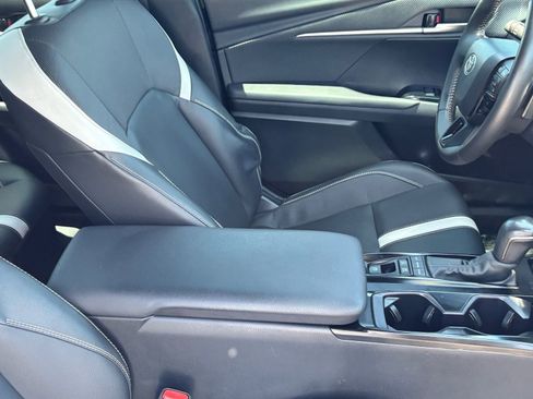 Used 2025 Toyota Camry SE w/ Convenience Package FWD image 10