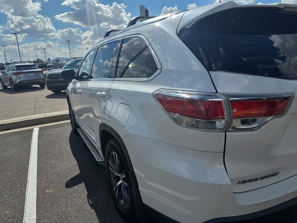 Used 2016 Toyota Highlander XLE AWD/4WD image 4