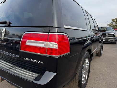 Used 2010 Lincoln Navigator 4WD image 11