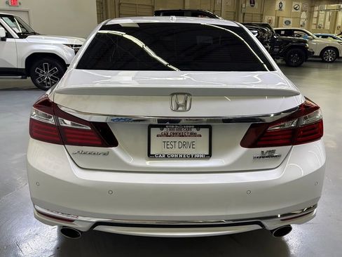 Used 2016 Honda Accord Touring image 7