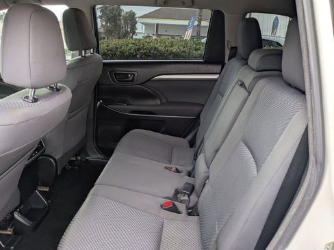 Used 2015 Toyota Highlander LE image 15