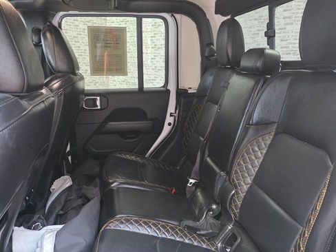 Used 2023 Jeep Gladiator Overland image 16