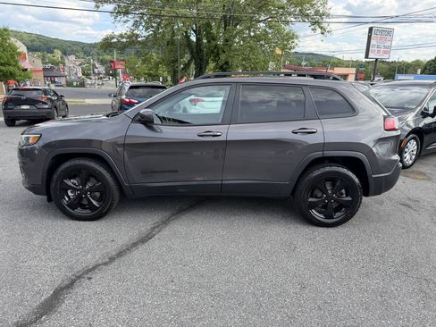Used 2021 Jeep Cherokee Latitude Plus AWD/4WD image 3
