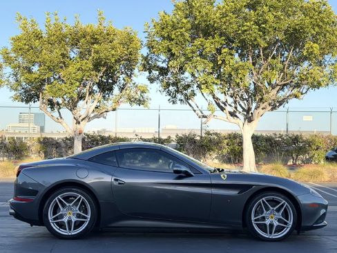 Used 2016 Ferrari California T RWD image 7