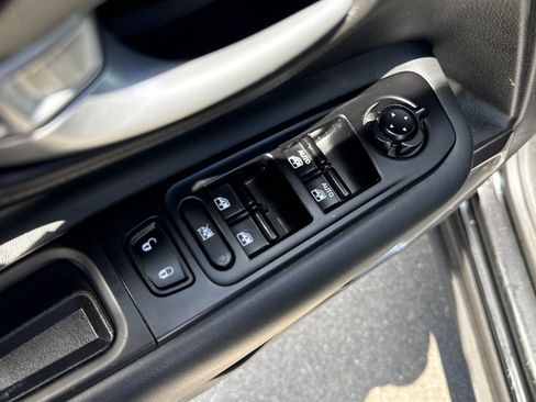 Used 2023 Jeep Renegade Latitude AWD/4WD image 11