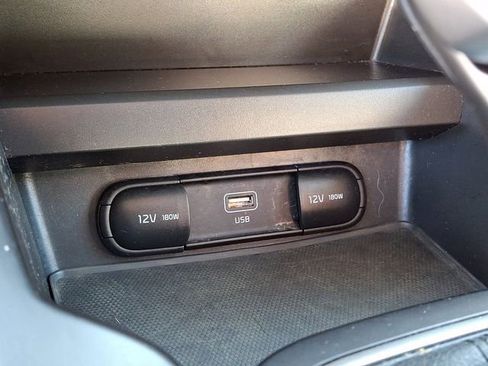 Used 2025 Kia Soul LX w/ LX Technology Package image 16