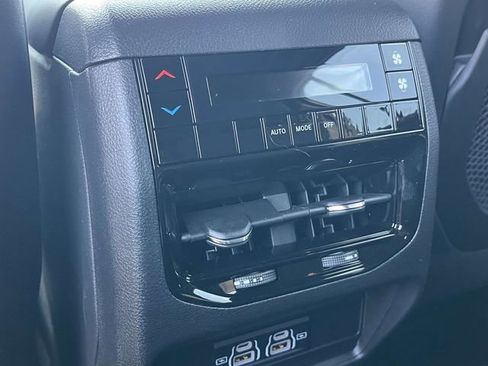 New 2025 Jeep Grand Cherokee L Laredo image 17