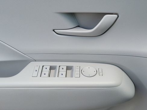 Used 2026 Hyundai Kona SE image 28