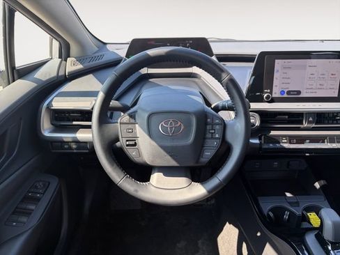 Used 2025 Toyota Prius LE FWD image 12