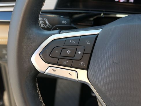 Used 2024 Volkswagen Atlas Cross Sport SE image 14