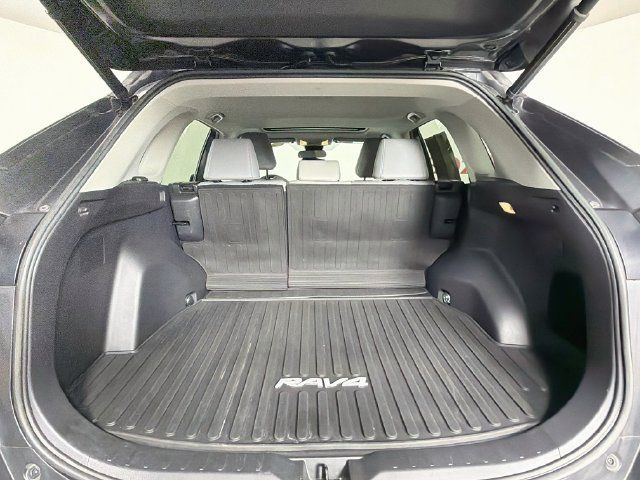 Used 2021 Toyota RAV4 XLE Premium FWD image 30