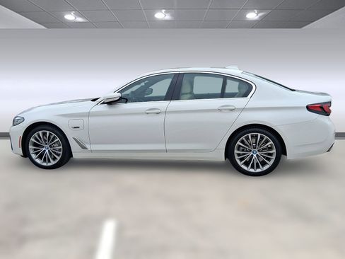 Certified 2023 BMW 530e w/ Executive Package image 2