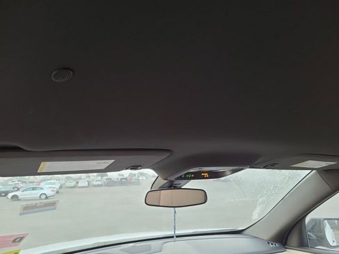 Used 2022 Chevrolet Traverse LS image 13