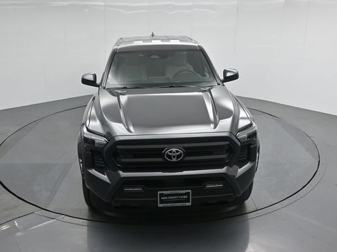 Used 2025 Toyota Tacoma SR5 image 33