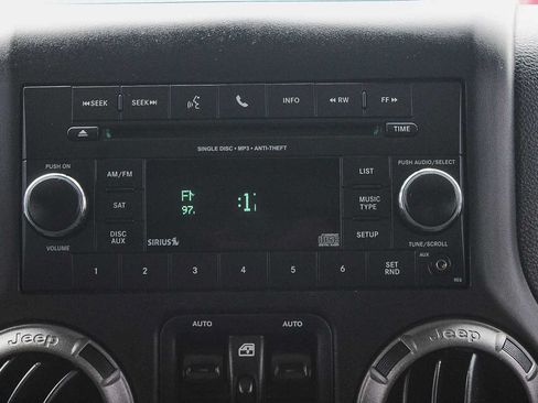 Used 2018 Jeep Wrangler Unlimited Sport S AWD/4WD image 14