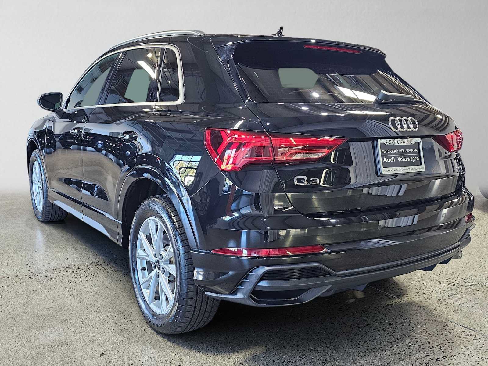 Used 2023 Audi Q3 2.0T Premium Plus w/ Premium Plus Package AWD/4WD image 5