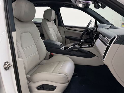 Certified 2023 Porsche Cayenne S AWD/4WD image 24