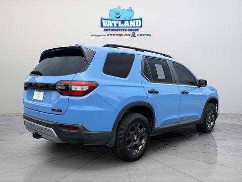 Certified 2023 Honda Pilot TrailSport image 5