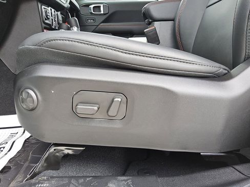 New 2026 Jeep Wrangler Unlimited Rubicon w/ Steel Bumper Group image 17