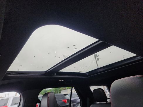 Certified 2022 Ford Explorer ST-Line w/ Class IV Trailer Tow Package image 16