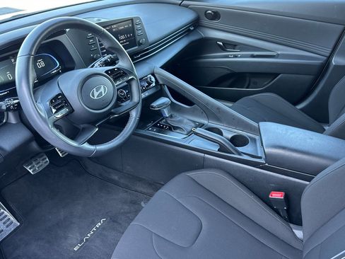 Used 2025 Hyundai Elantra Sport FWD image 10