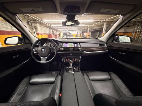 Used 2017 BMW 535i Gran Turismo xDrive w/ Luxury Seating Package AWD/4WD image 30