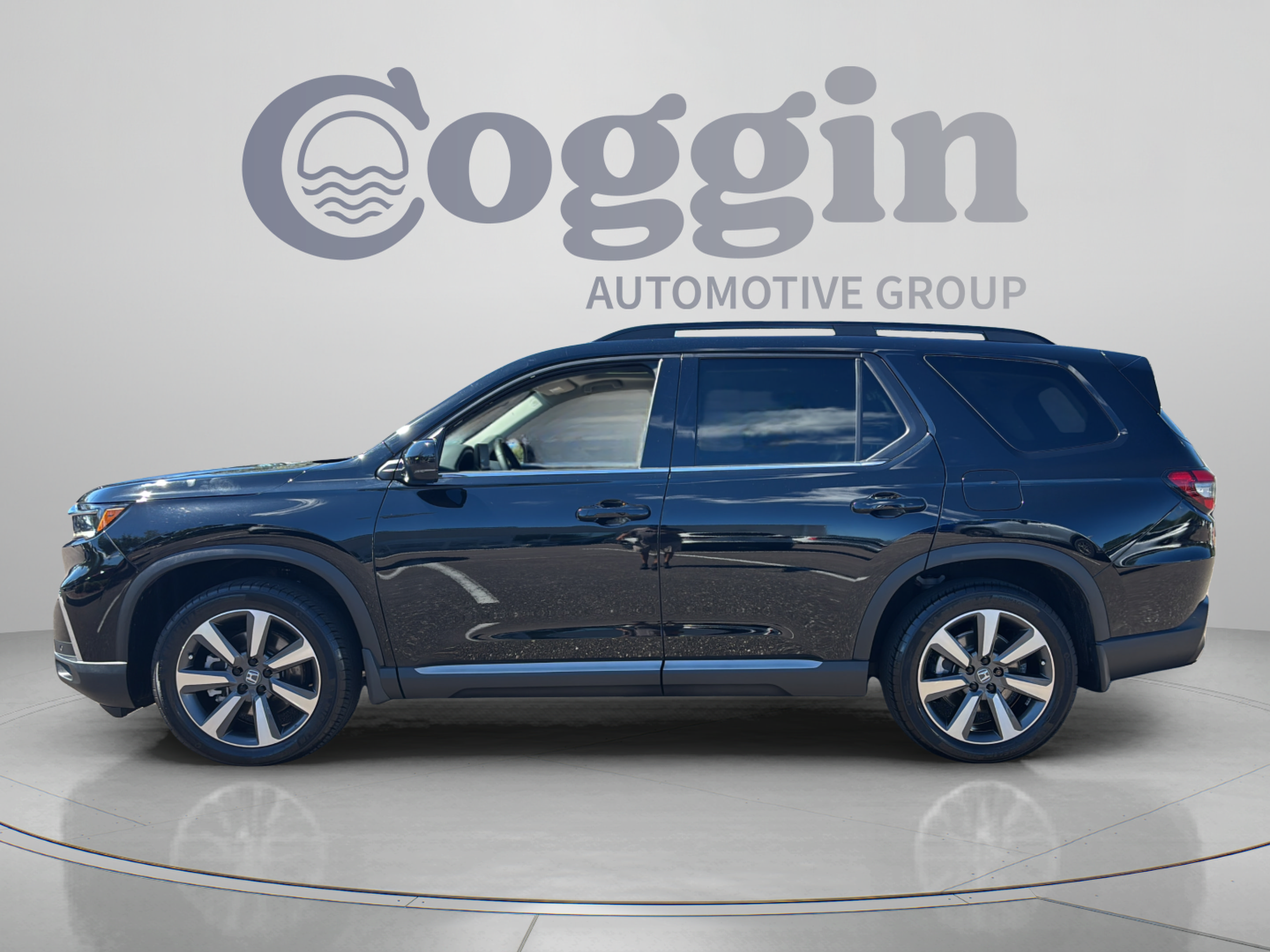 Certified 2025 Honda Pilot Touring image 8