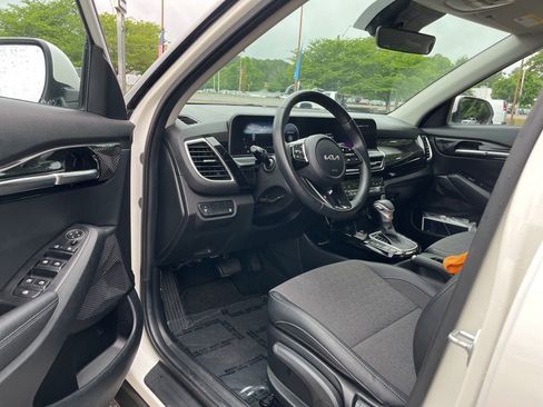 Used 2024 Kia Seltos X-Line AWD/4WD image 11
