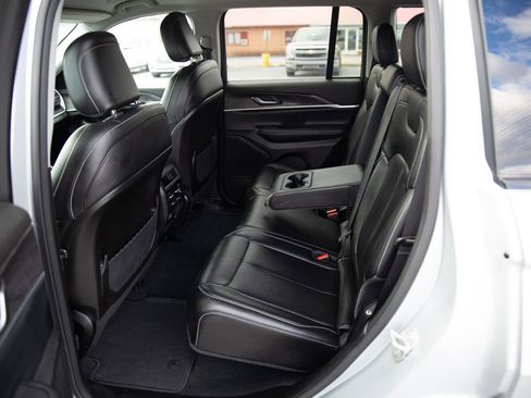 Used 2023 Jeep Grand Cherokee Limited image 22