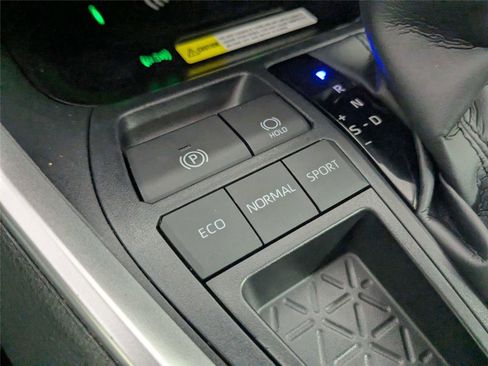 Certified 2025 Toyota RAV4 LE FWD image 23