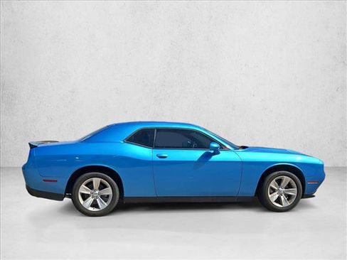 Used 2023 Dodge Challenger SXT image 4