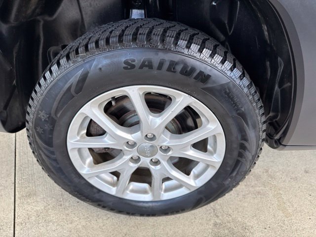 Used 2014 Jeep Cherokee Latitude AWD/4WD image 36
