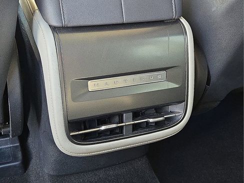 Used 2024 Lincoln Nautilus Reserve image 16