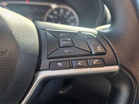 Used 2025 Nissan Sentra SV FWD image 24