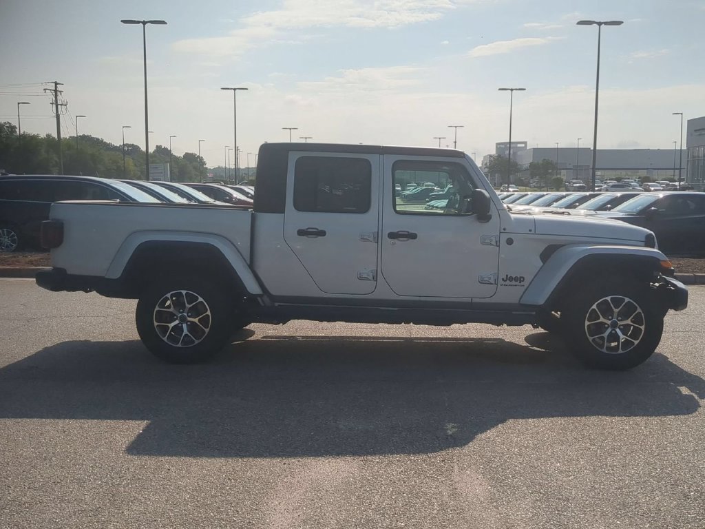 Used 2024 Jeep Gladiator Sport AWD/4WD image 6