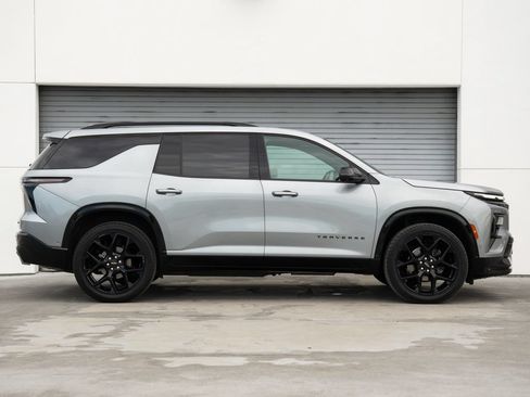 Used 2025 Chevrolet Traverse RS AWD/4WD image 24