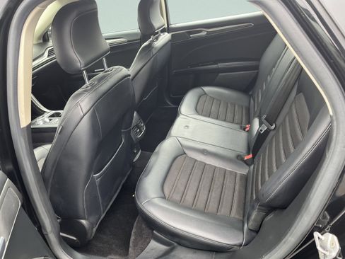 Used 2017 Ford Fusion SE w/ Equipment Group 201A image 12