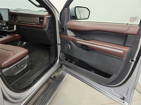 Used 2024 Ford Expedition Limited image 43