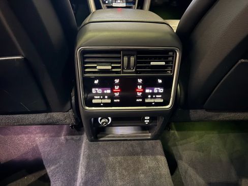 Used 2023 Porsche Cayenne AWD/4WD image 30