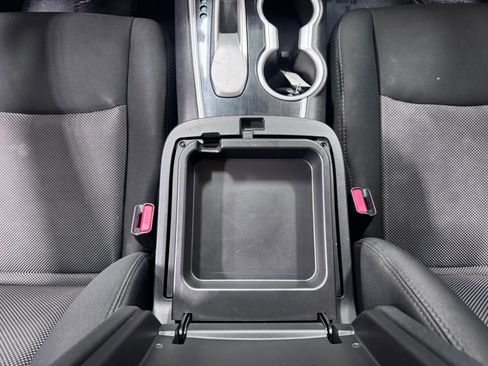 Used 2017 Nissan Pathfinder SV image 38