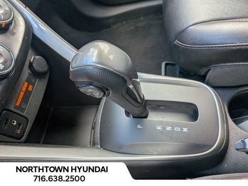 Used 2021 Chevrolet Trax LT w/ Premium Seat Package AWD/4WD image 13