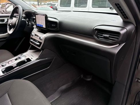 Used 2023 Ford Explorer XLT image 9