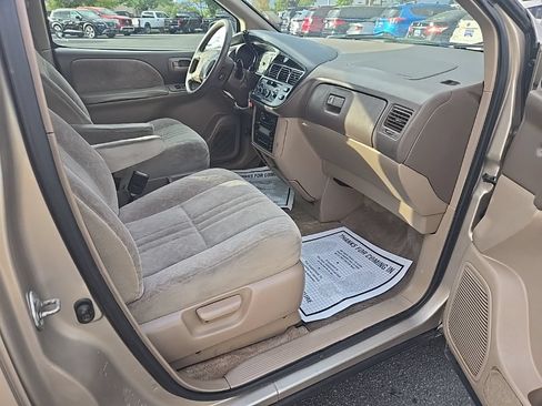 Used 2000 Toyota Sienna LE FWD image 25
