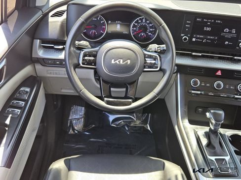 Certified 2022 Kia Carnival LX FWD image 13