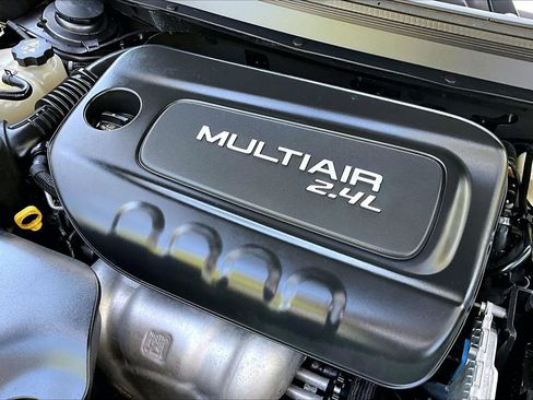 Used 2017 Jeep Cherokee Latitude w/ Comfort/Convenience Group FWD image 31