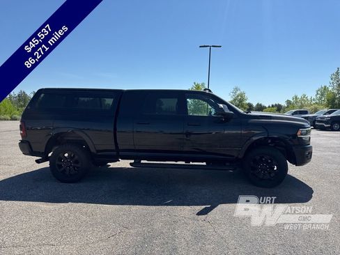 Used 2019 RAM 2500 Laramie w/ Black Appearance Package AWD/4WD image 9