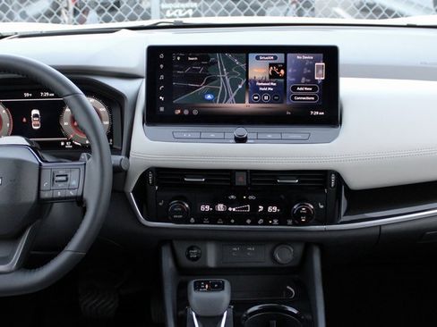 Certified 2025 Nissan Rogue SL w/ Tech Package image 29