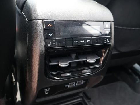 Used 2022 Jeep Grand Cherokee L Limited AWD/4WD image 9