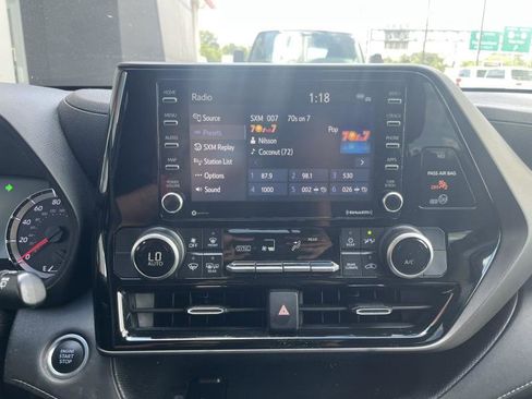 Used 2021 Toyota Highlander L FWD image 17