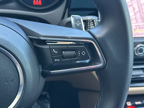 Certified 2022 Porsche Macan AWD/4WD image 28